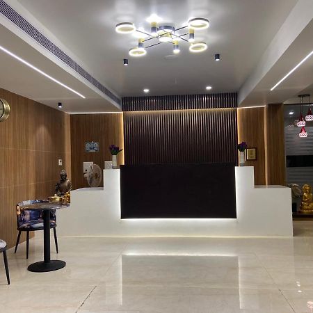 Le Shiv Executive Suite Тхені Екстер'єр фото