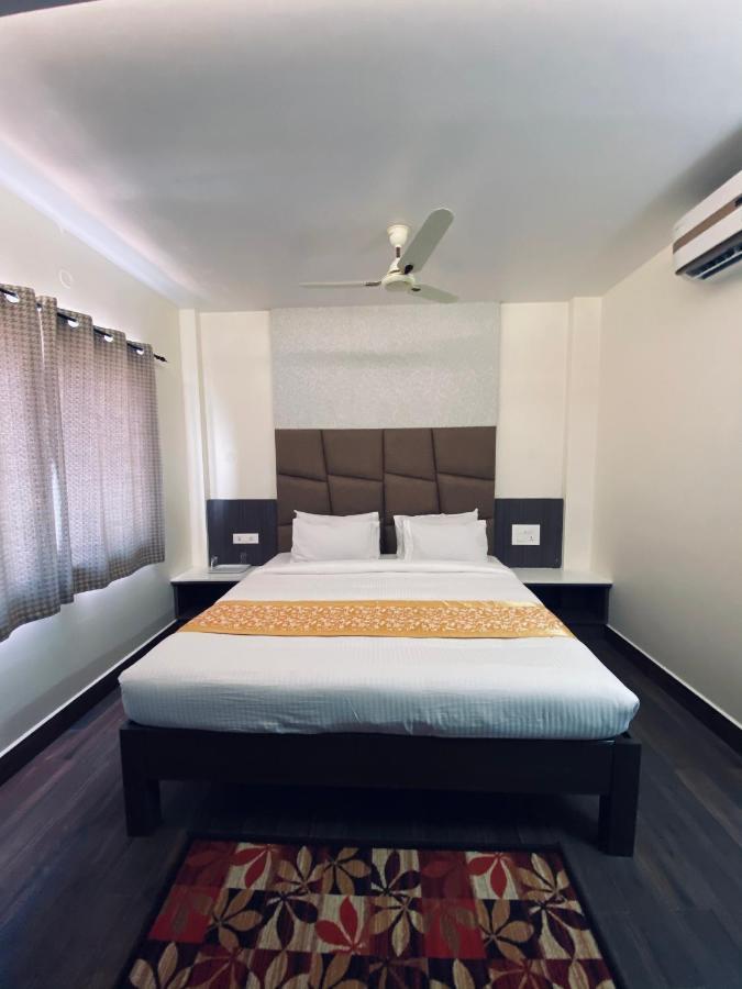 Le Shiv Executive Suite Тхені Екстер'єр фото