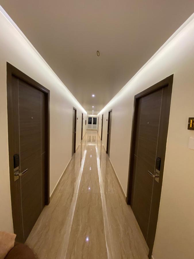 Le Shiv Executive Suite Тхені Екстер'єр фото