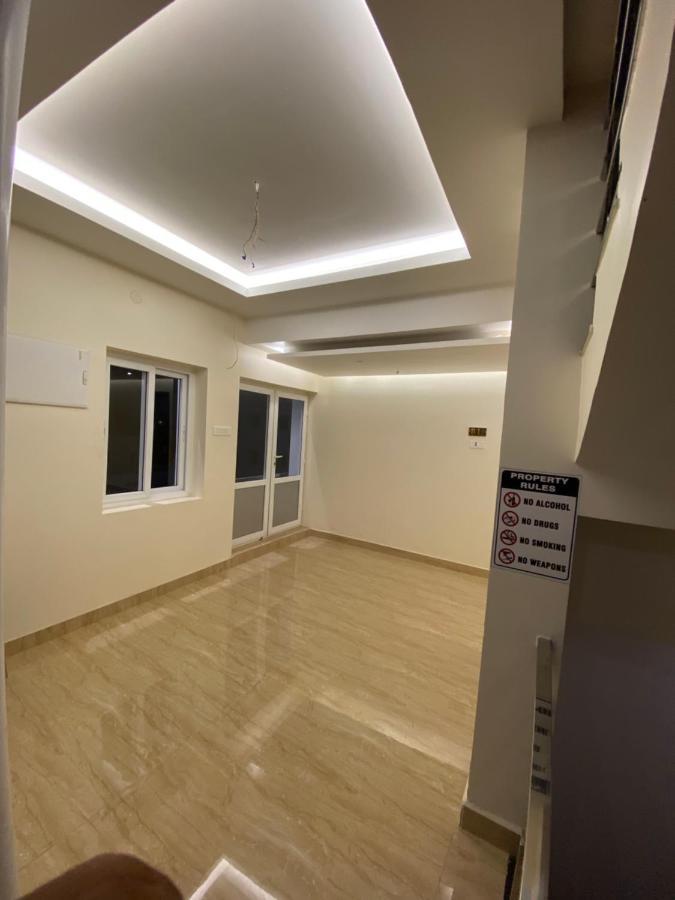 Le Shiv Executive Suite Тхені Екстер'єр фото