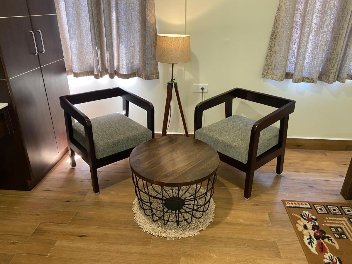 Le Shiv Executive Suite Тхені Екстер'єр фото