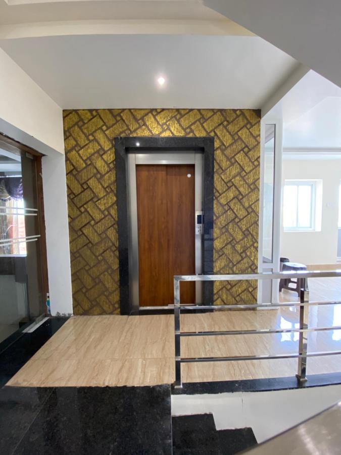 Le Shiv Executive Suite Тхені Екстер'єр фото
