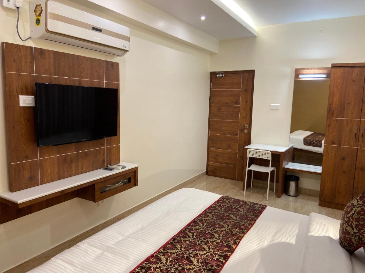 Le Shiv Executive Suite Тхені Екстер'єр фото