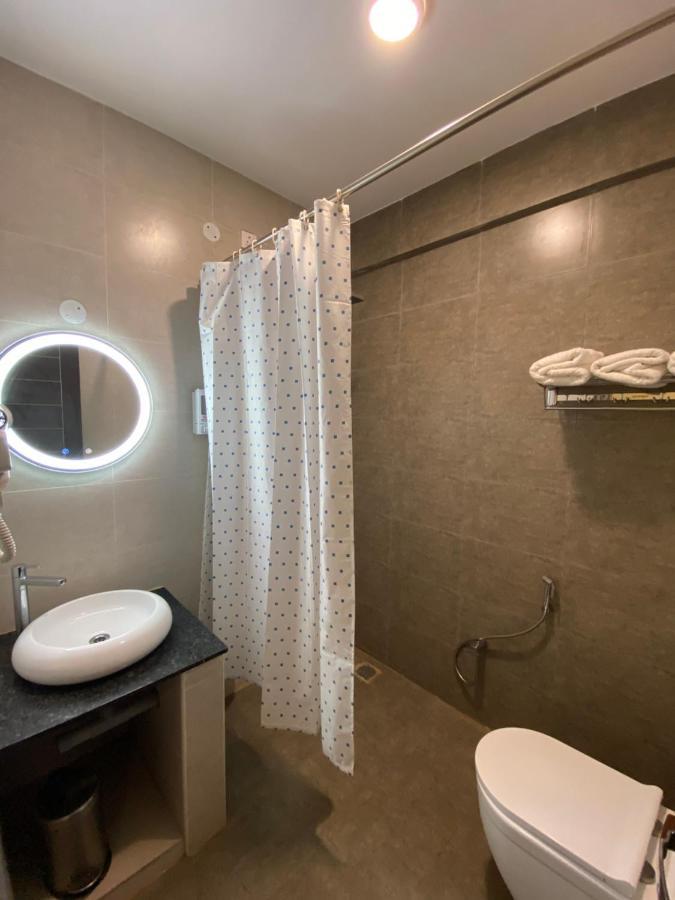 Le Shiv Executive Suite Тхені Екстер'єр фото