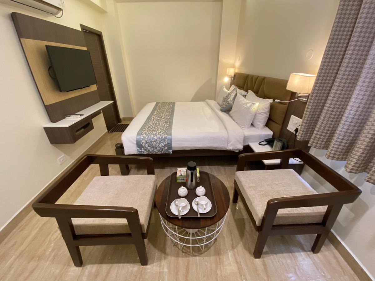 Le Shiv Executive Suite Тхені Екстер'єр фото