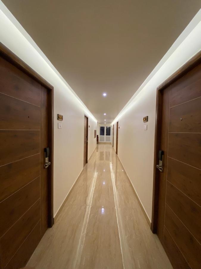 Le Shiv Executive Suite Тхені Екстер'єр фото