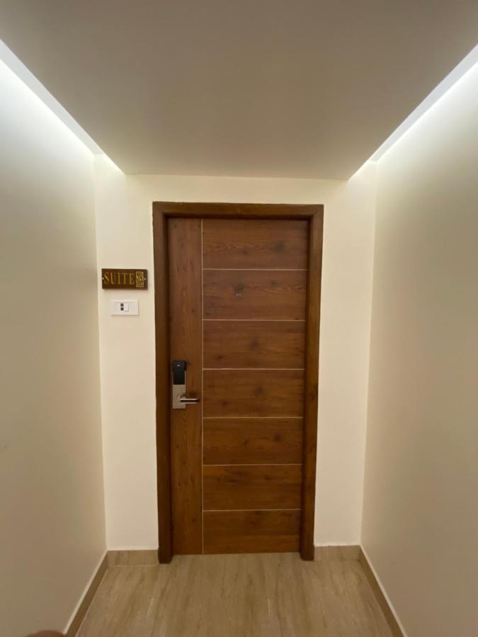 Le Shiv Executive Suite Тхені Екстер'єр фото