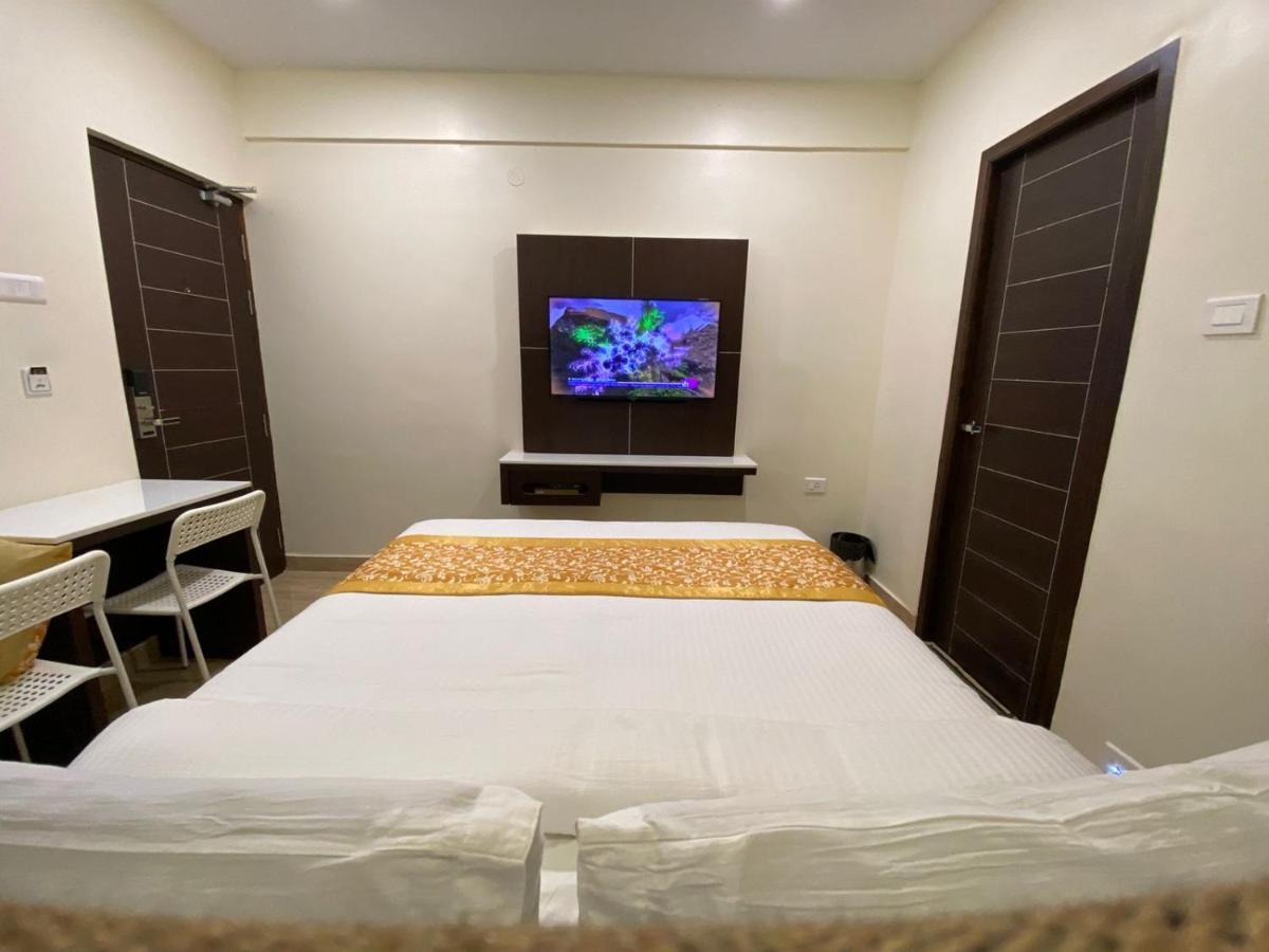 Le Shiv Executive Suite Тхені Екстер'єр фото