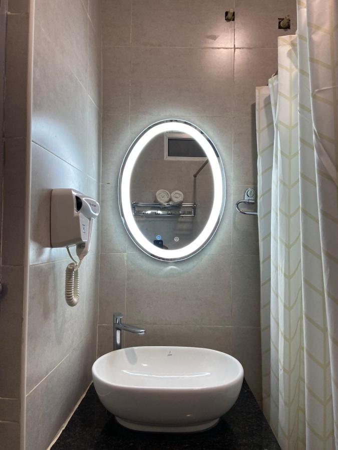 Le Shiv Executive Suite Тхені Екстер'єр фото