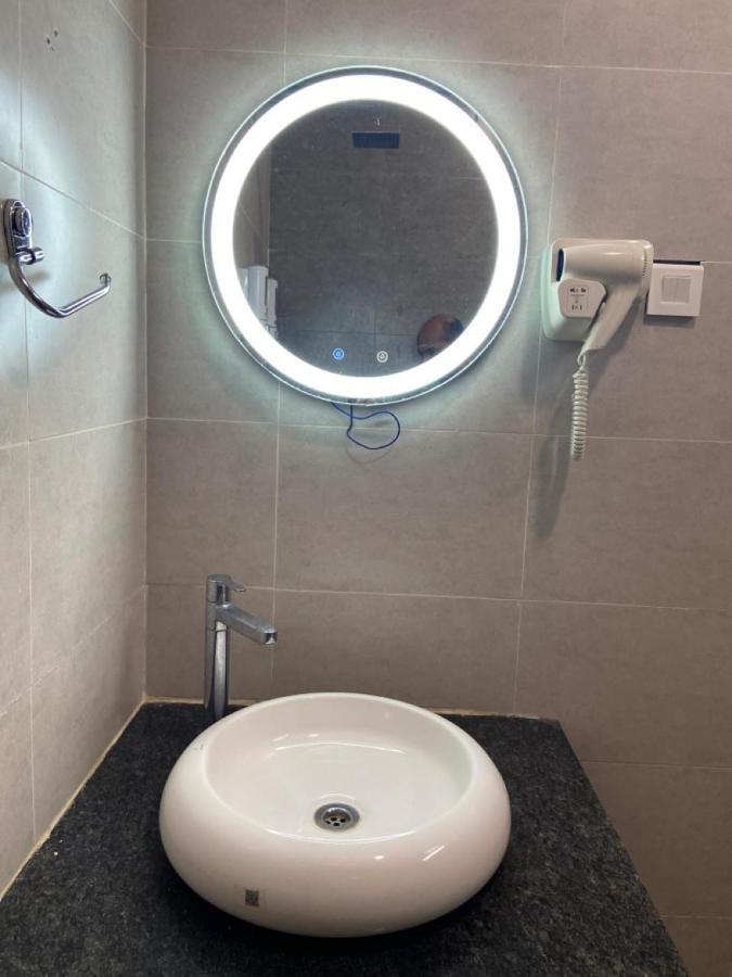 Le Shiv Executive Suite Тхені Екстер'єр фото