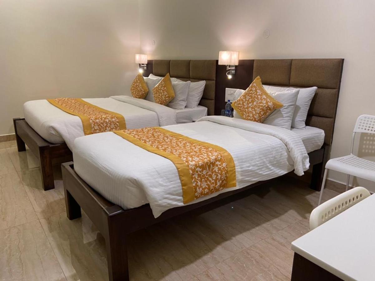 Le Shiv Executive Suite Тхені Екстер'єр фото