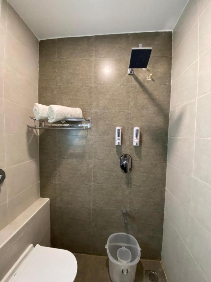 Le Shiv Executive Suite Тхені Екстер'єр фото