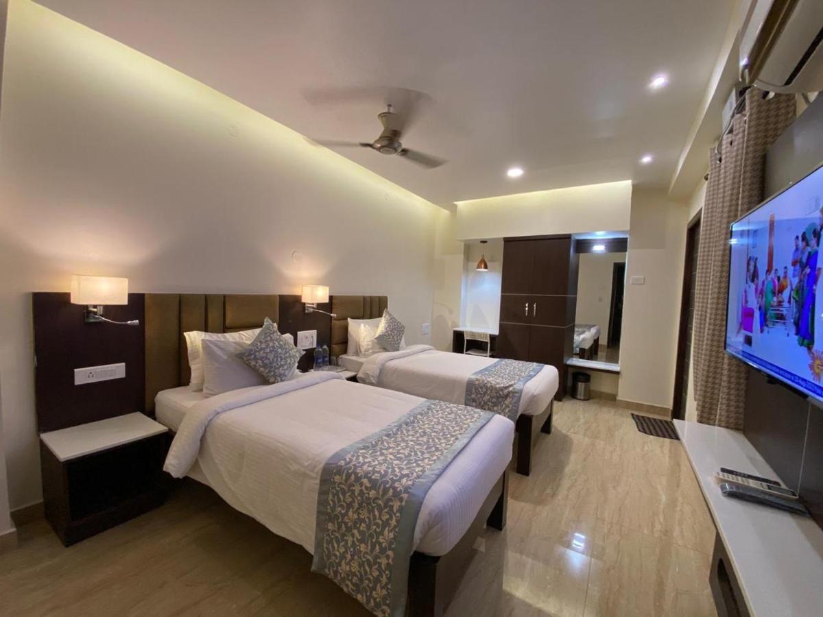 Le Shiv Executive Suite Тхені Екстер'єр фото